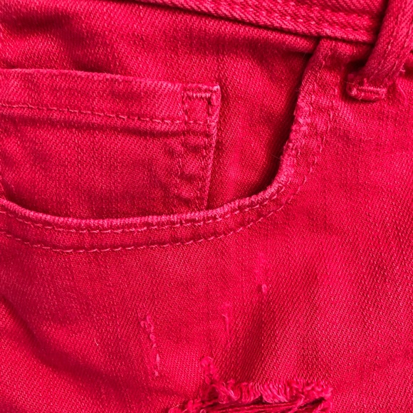 Women’s express raspberry colored short shorts - Picture 2 of 5